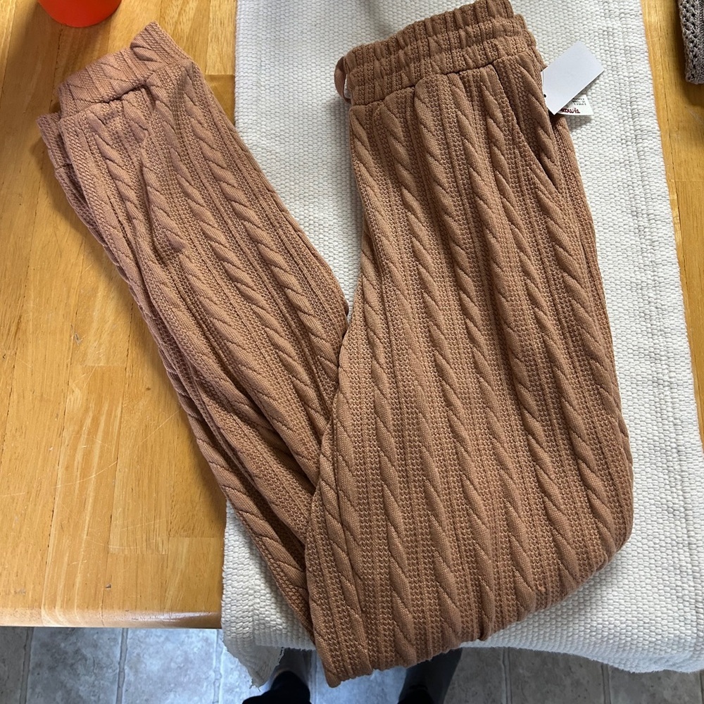 Olive & Oak Cable Knit Track Pants in Camel Brown
